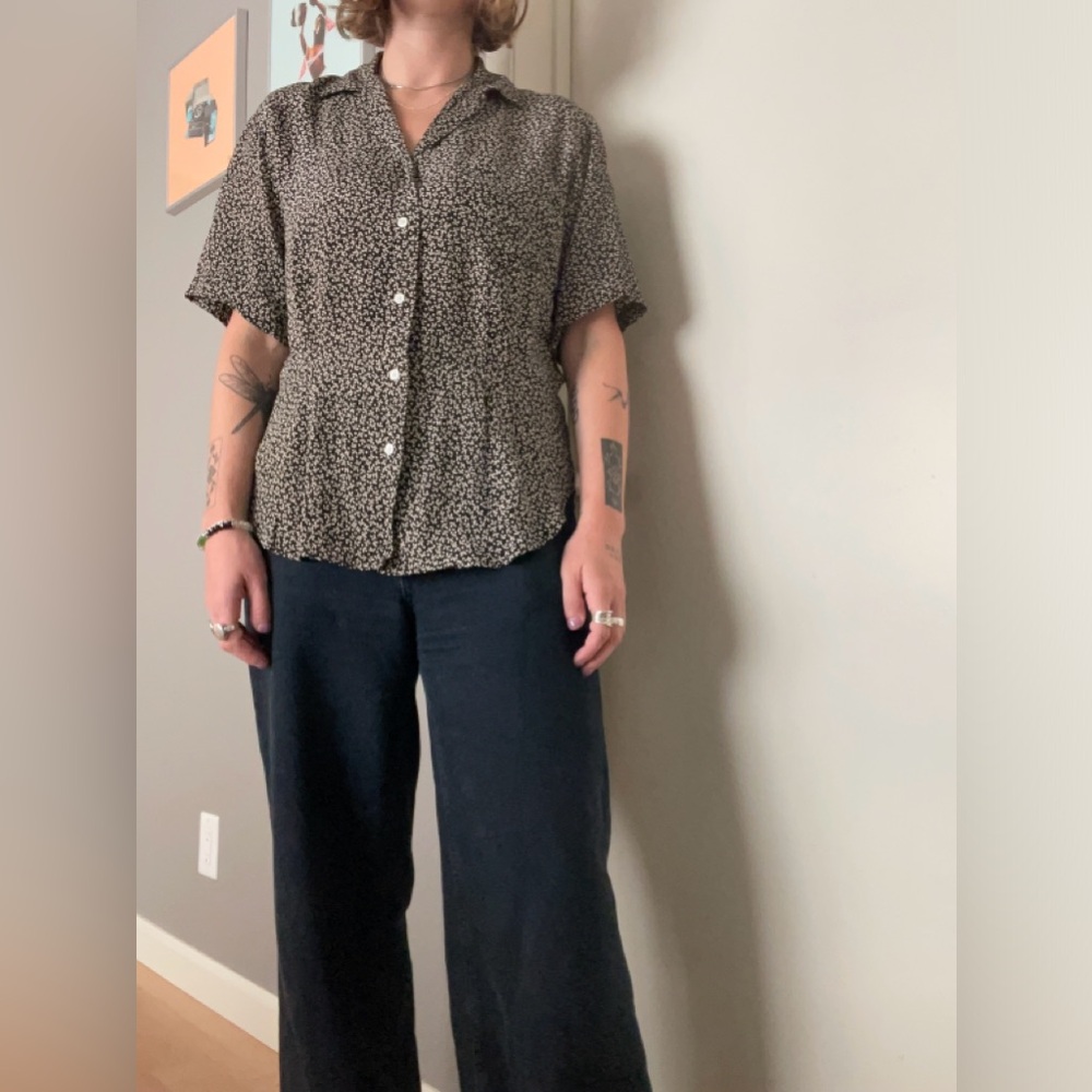 Gorgeous vintage blouse with a leaf pattern